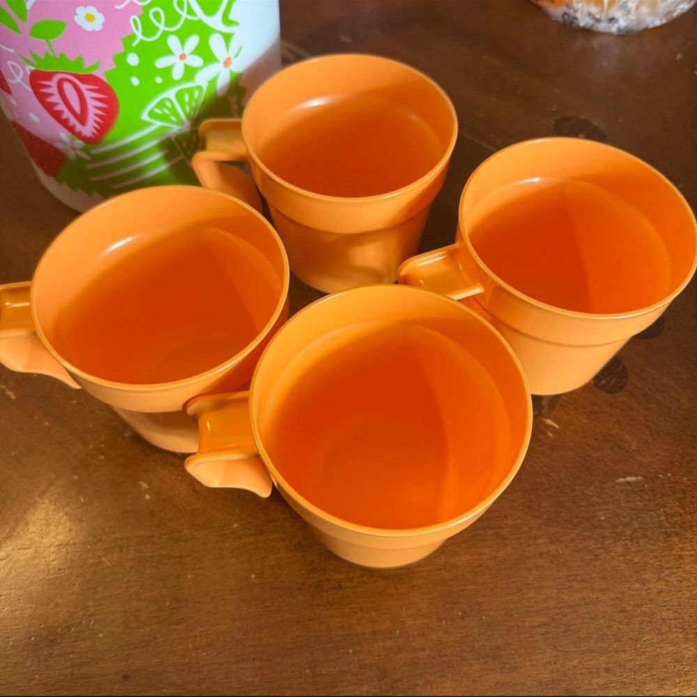 Tupperware Pitcher and Mug Set - Picture 8 of 10
